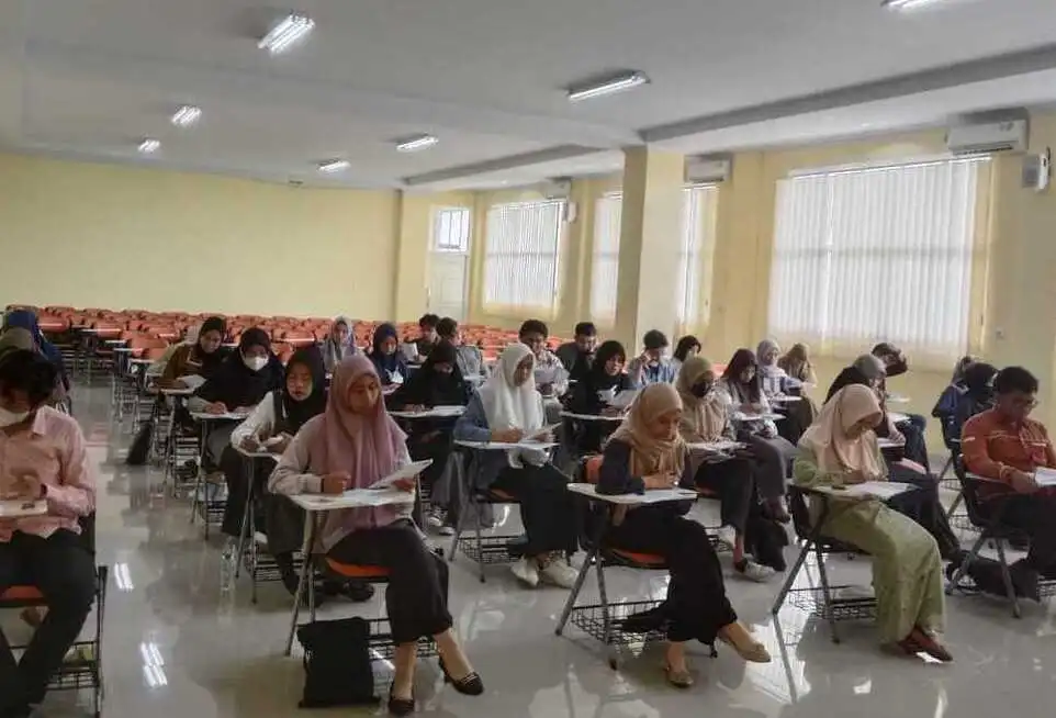 KERJASAMA LAB. BAHASA FKIP UIR & LTI PEKANBARU